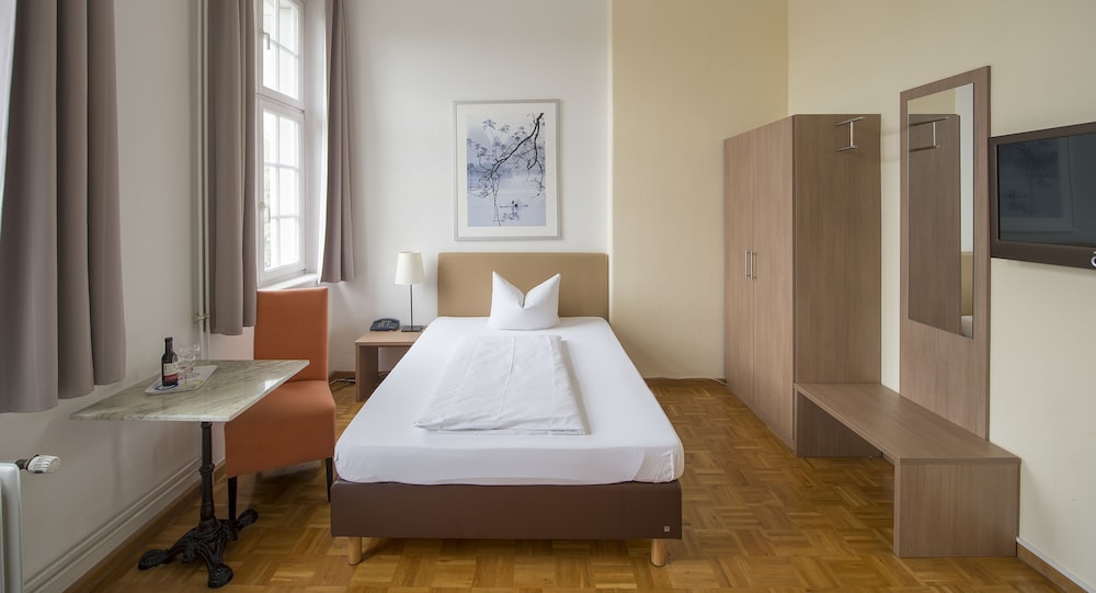 Single Room photo 2