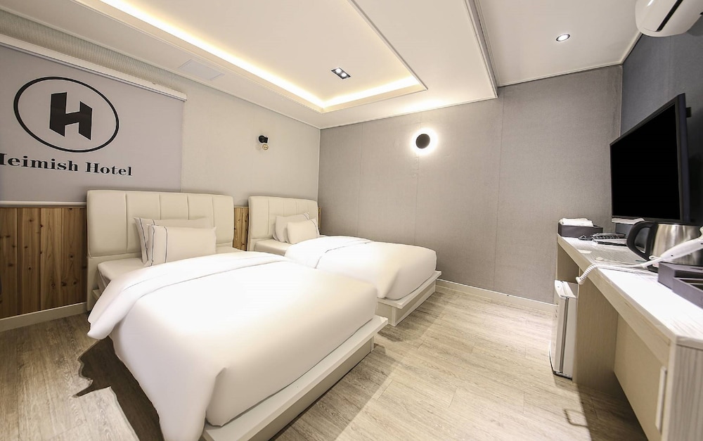 Standard Twin Room, City View