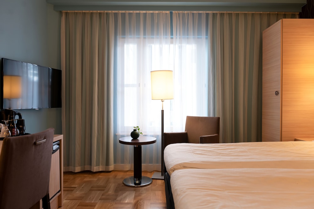 Standard Double Room (Atrium) - Photo 3