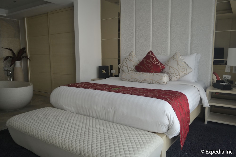 Penthouse, 1 King Bed photo 2