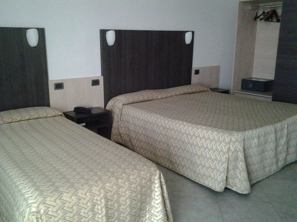 Standard Triple Room photo 3