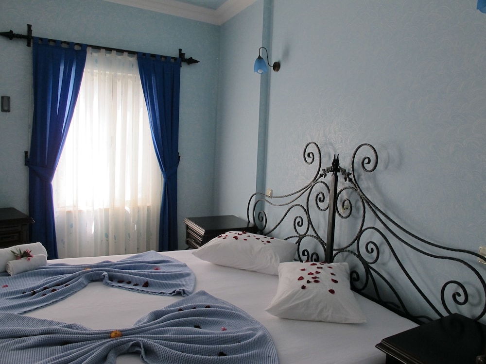Standard Double or Twin Room - Photo 7