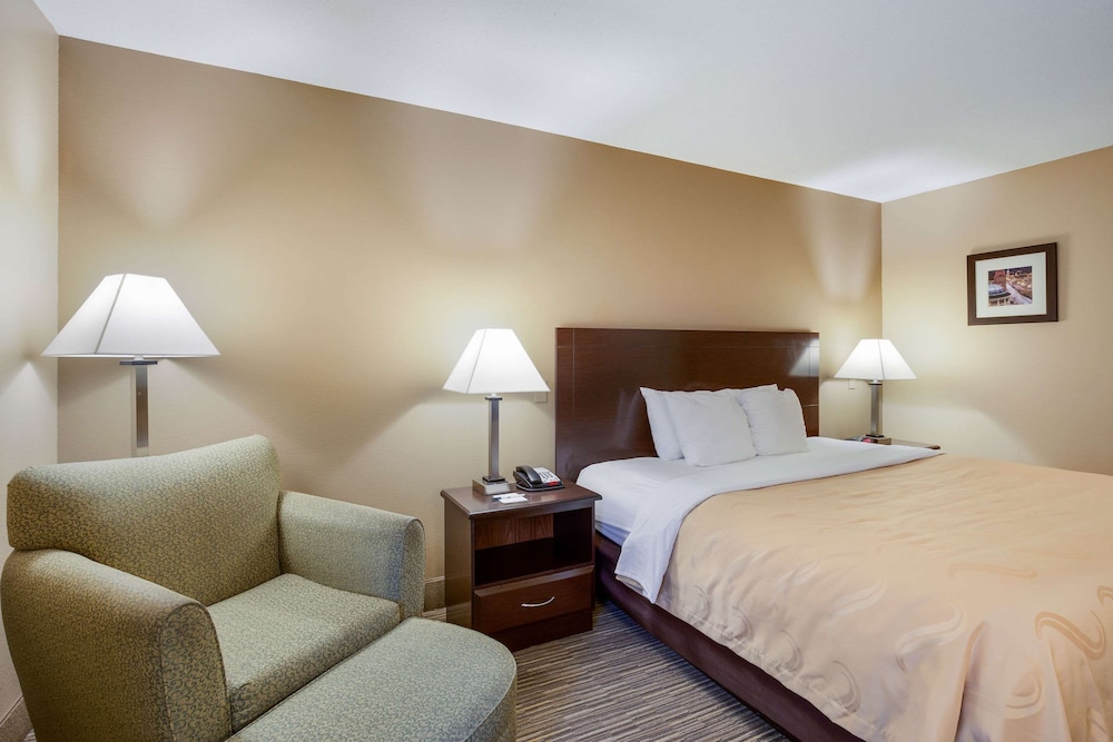 1 King Bed, Non Smoking - Photo 4