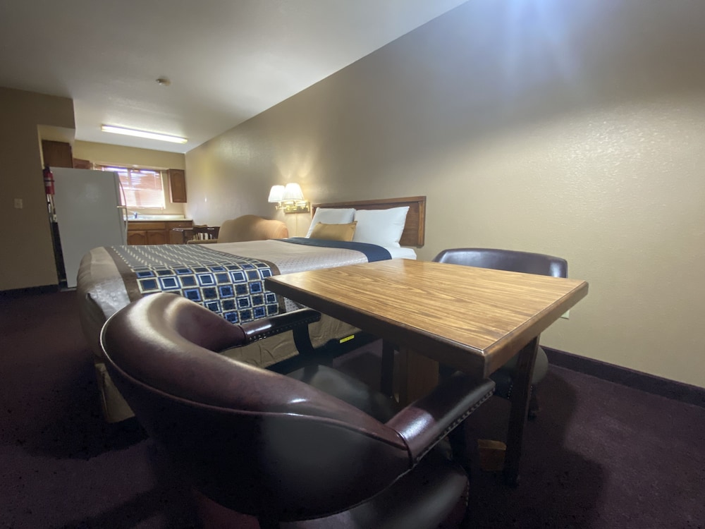 Basic Suite, 1 Queen Bed, Kitchen photo 1
