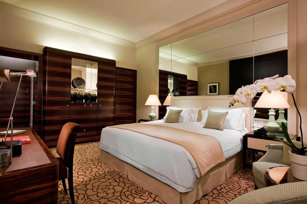 Art Deco Superior King Room with One King Bed (Non Smoking)