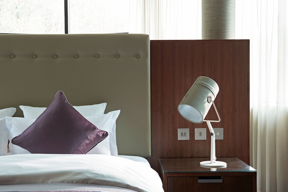 Suite, 1 King Bed, Hill View - Photo 5