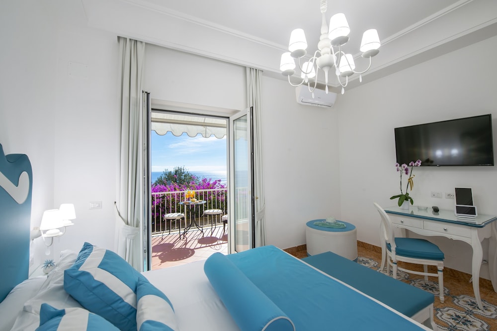 Double or Twin Room, Sea View - Photo 9