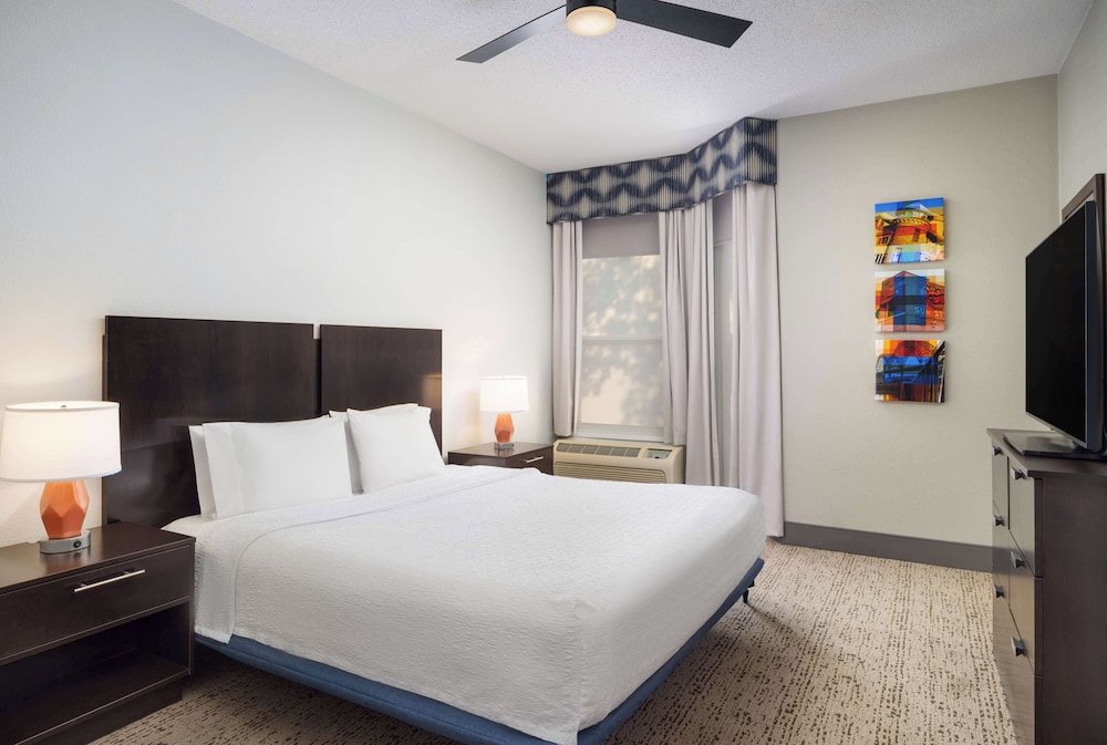 Suite, 1 King Bed, Accessible (Roll-In Shower), Non-Smoking - Photo 2