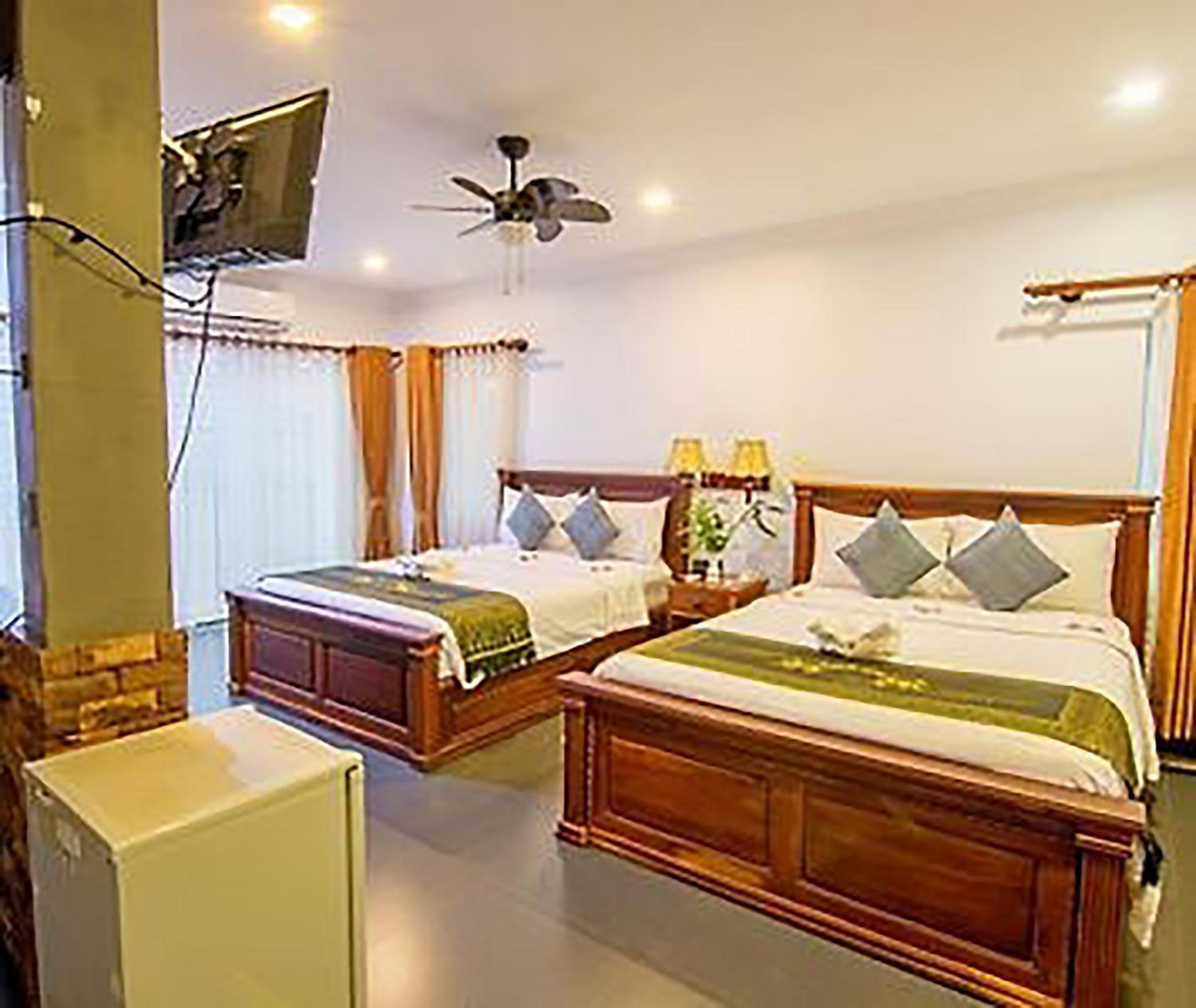 Deluxe Queen Room with Two Queen Beds photo 2