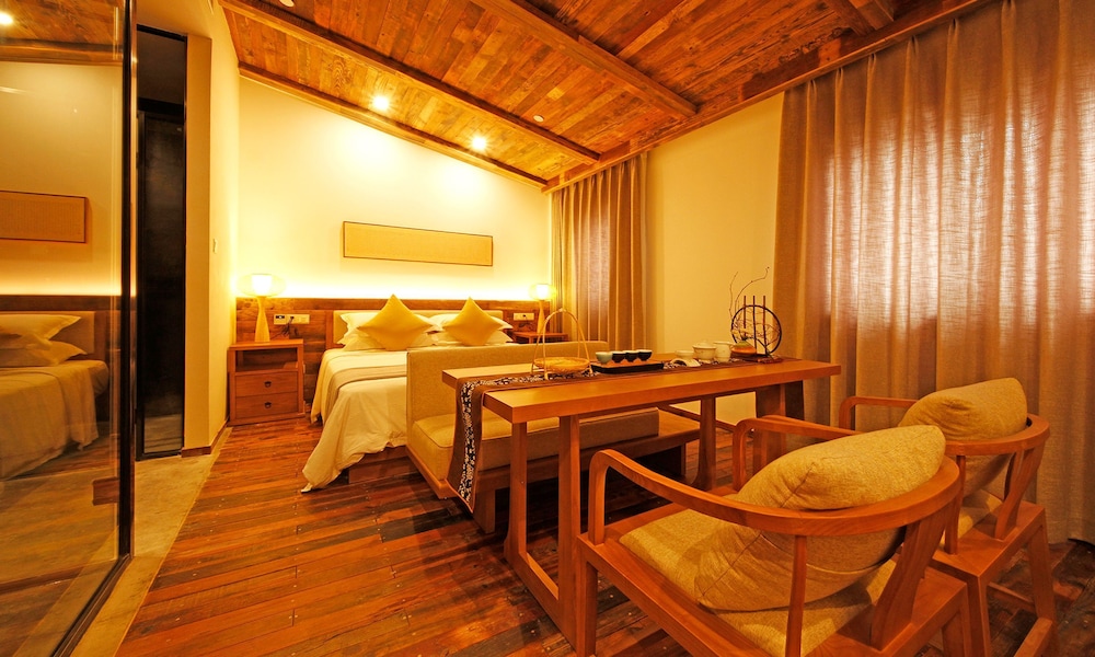 Elegant Double Room photo 3