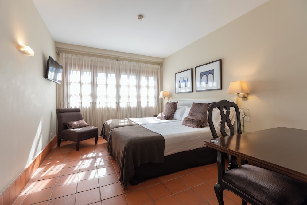Standard Room - Photo 1