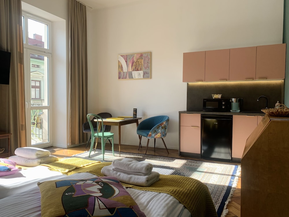 Luxury Studio, 1 King Bed photo 1