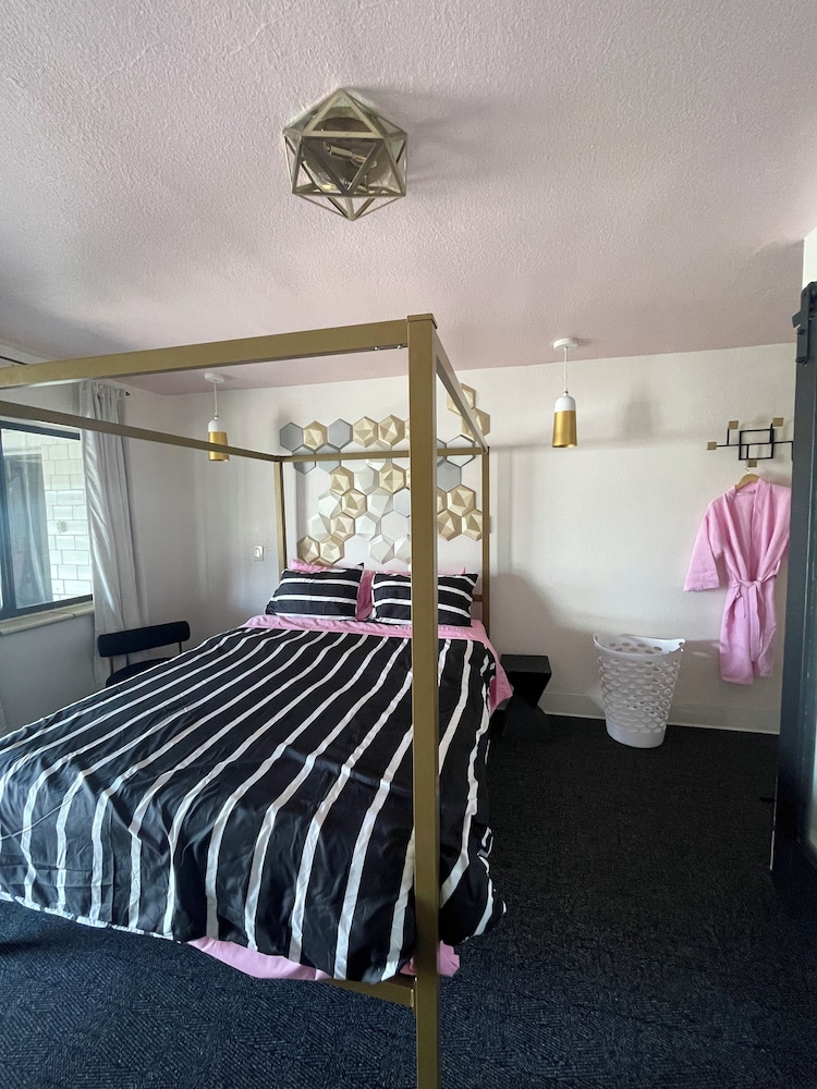 Deluxe Room, 1 Queen Bed