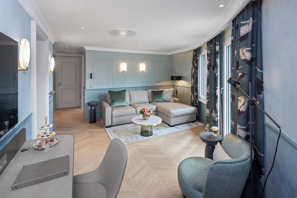 Penthouse (Suite Gartenfluegel II) photo 2