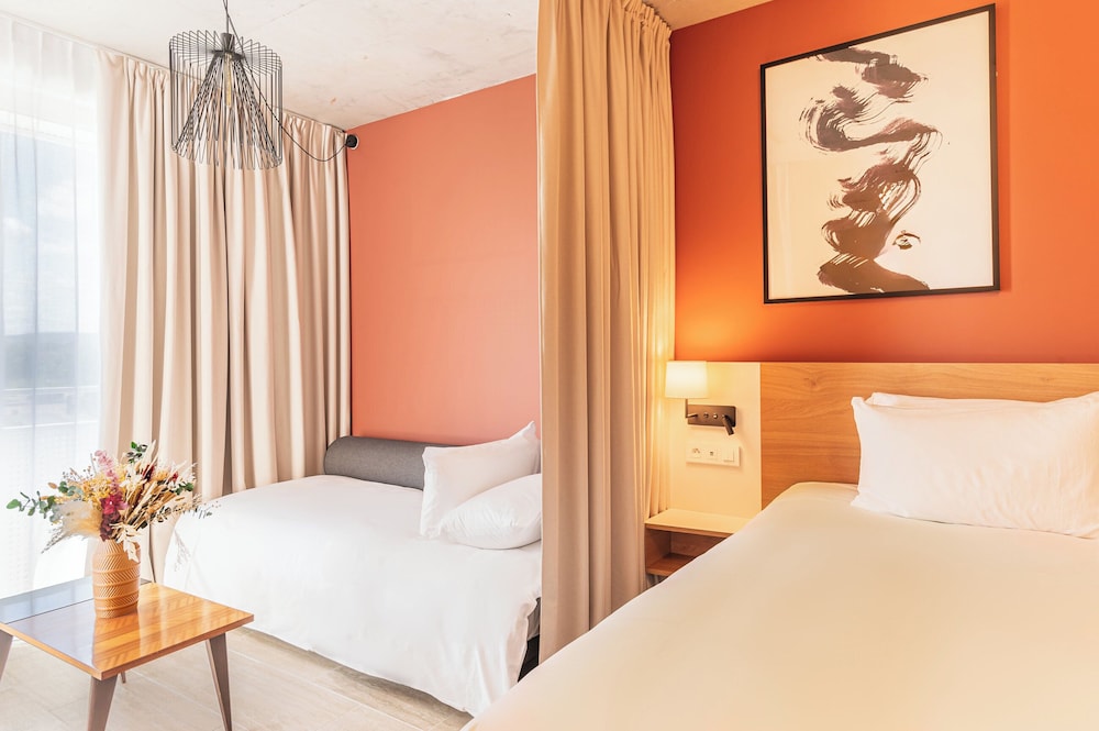 Premium Room, 1 King Bed with Sofa bed, Balcony (Super King) - Photo 5