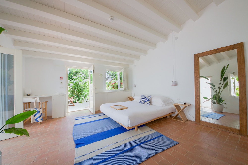 Bungalow, Courtyard Area