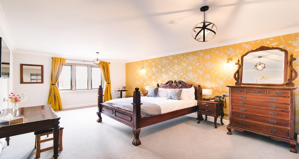 Superior Room, 1 Double Bed, Non Smoking (Four Poster Bed) photo 3