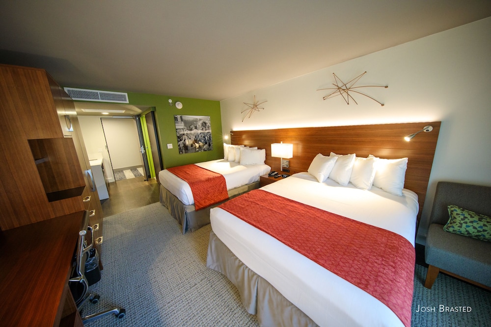 Room, 2 Queen Beds, Balcony photo 3