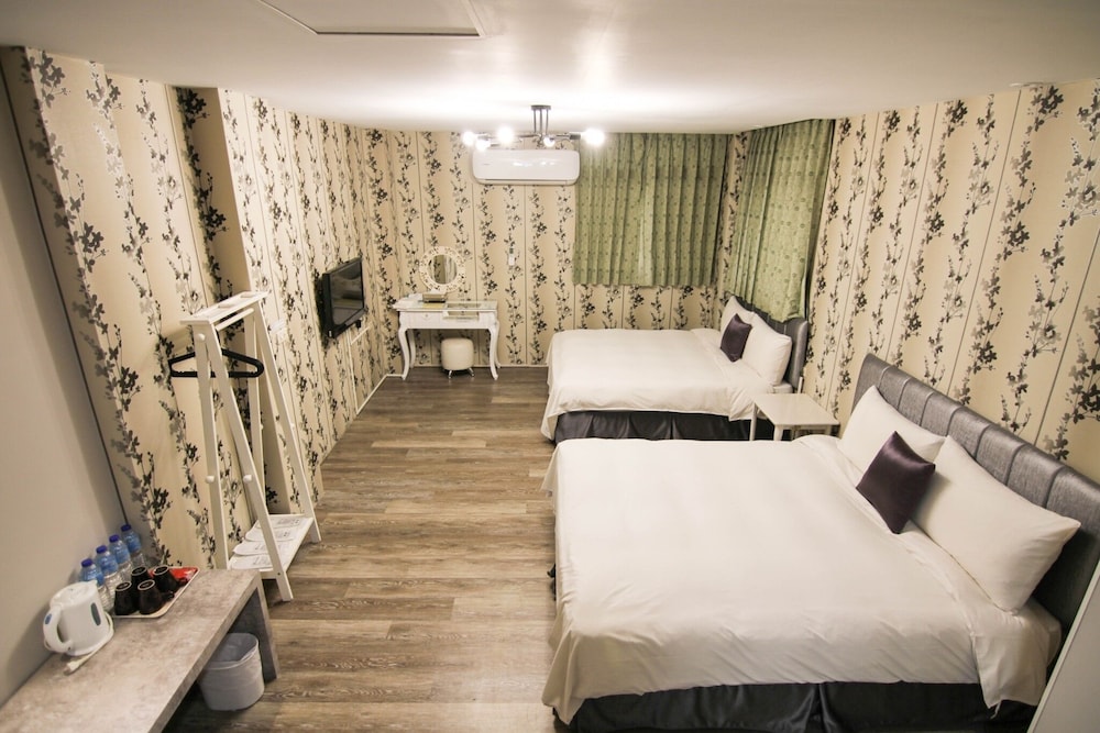 Deluxe Quadruple Room, 2 Double Beds, Mountain View photo 2
