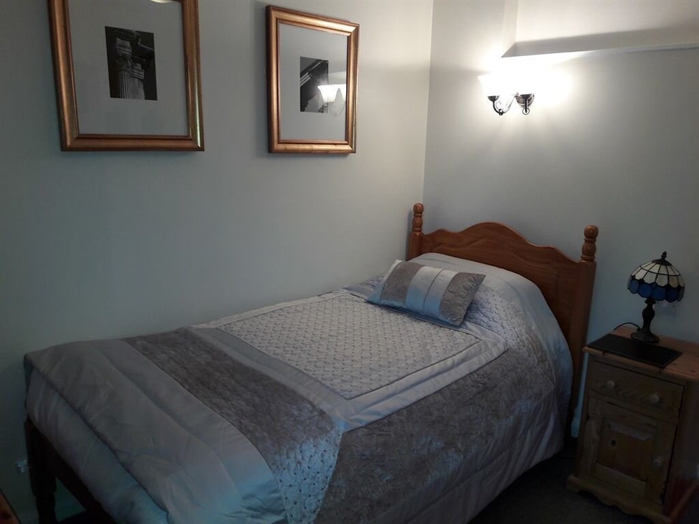 Single Room, Ensuite (Room 25, 28)