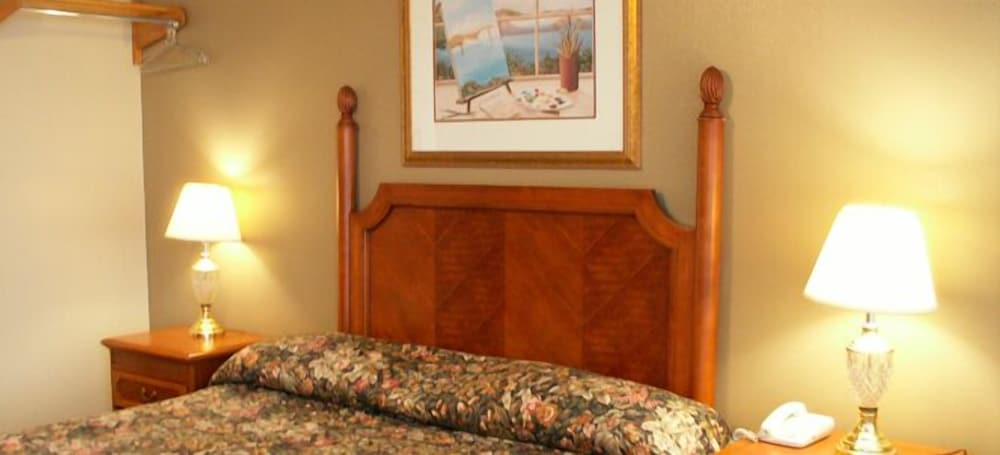 Deluxe Room, 1 Queen Bed photo 2