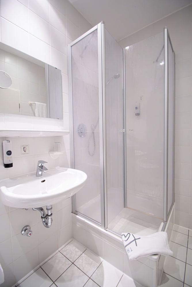 Standard Double Room - Photo 4