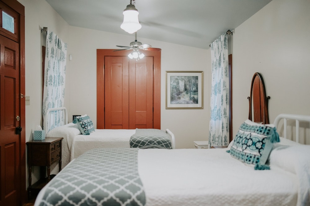 Live Oak Cabin