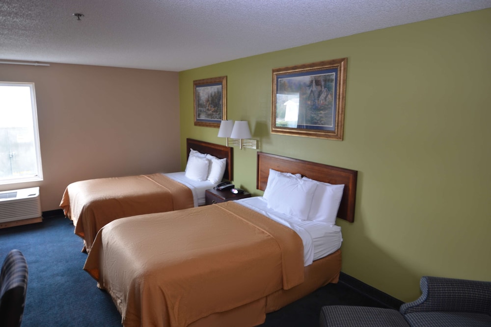 Room, 2 Queen Beds - Photo 11
