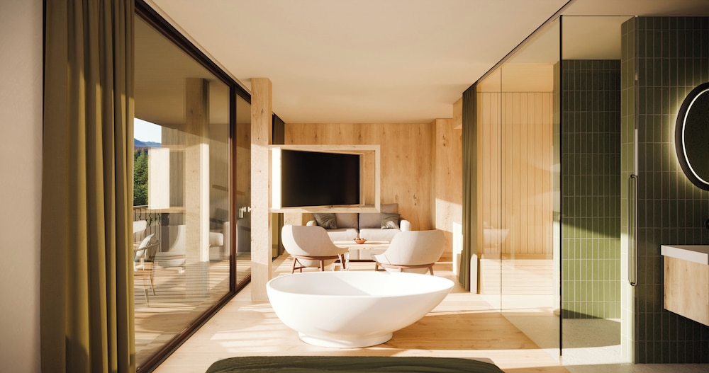Panoramic Suite, Bathtub, Mountain View
