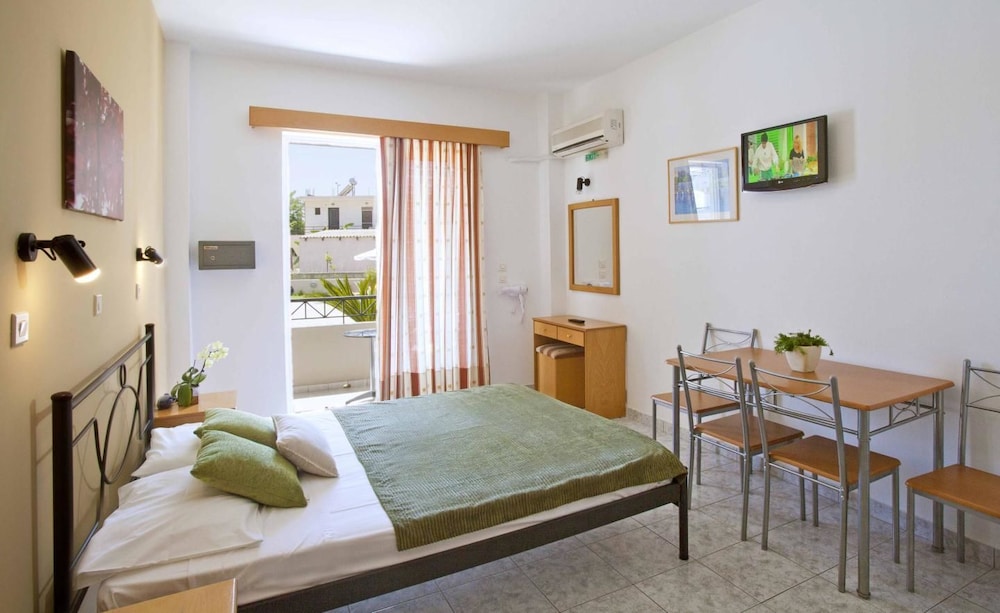 Studio (2 adults)