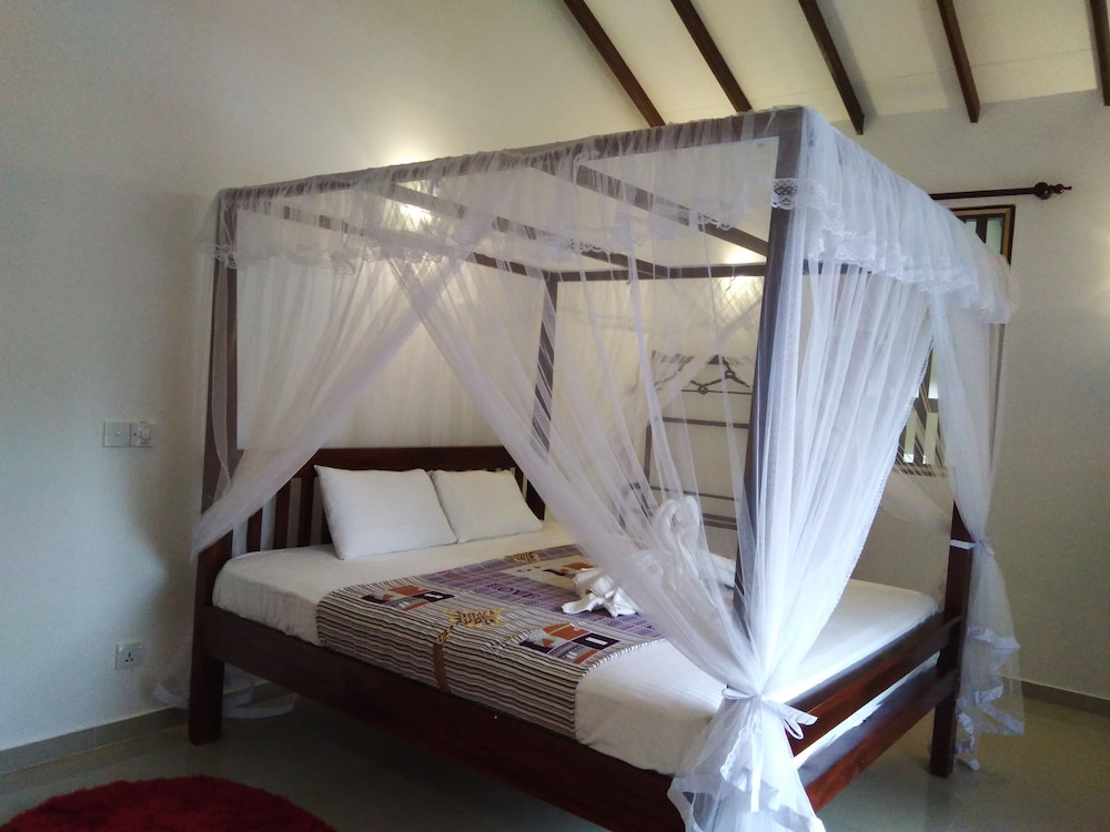 Deluxe Double Room, 1 Queen Bed, Pool Access, Pool View photo 3