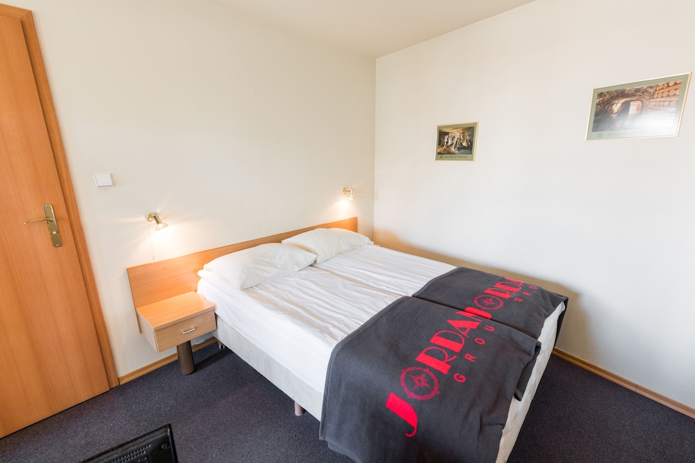 Economy Double Room - Photo 6