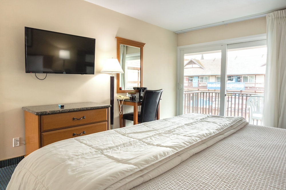 Signature Room, 1 King Bed, Balcony photo 2