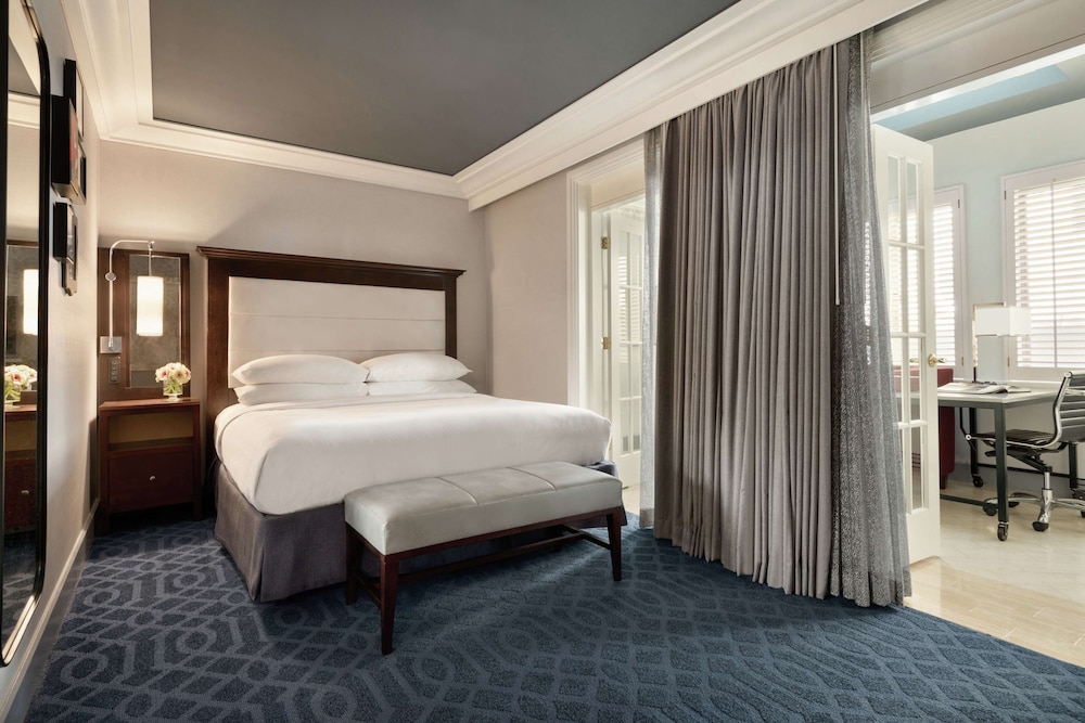 Junior Suite, 1 King Bed photo 1