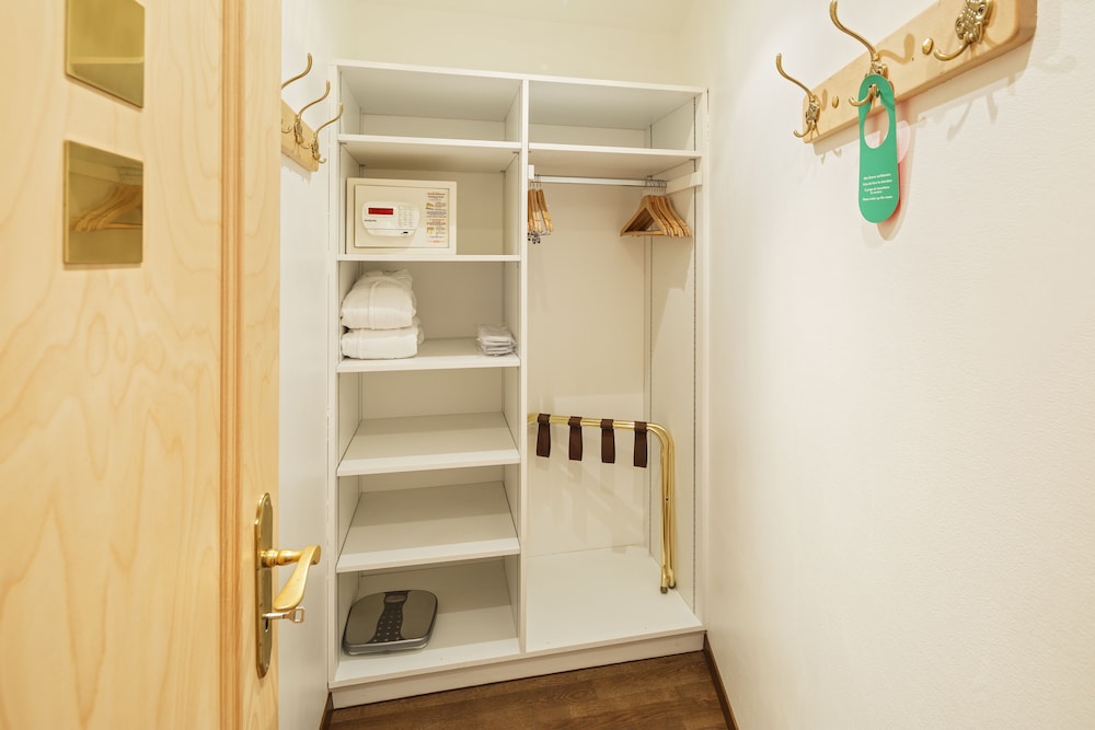 Standard Double Room (Forrest view, located at the rear of the hotel) - Photo 4