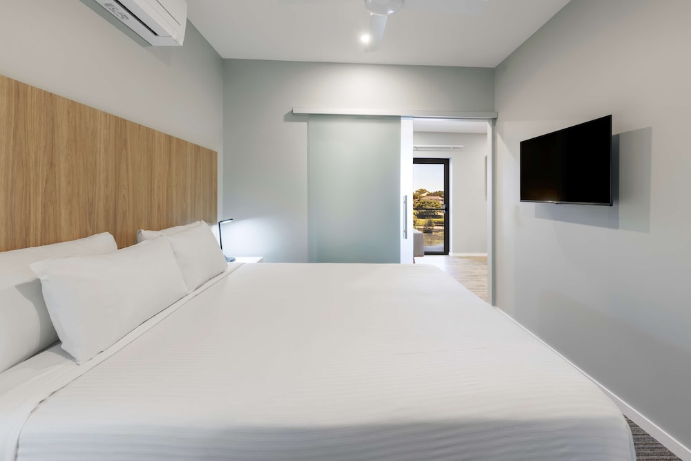 Deluxe Apartment, Multiple Beds, Non Smoking, Balcony photo 2