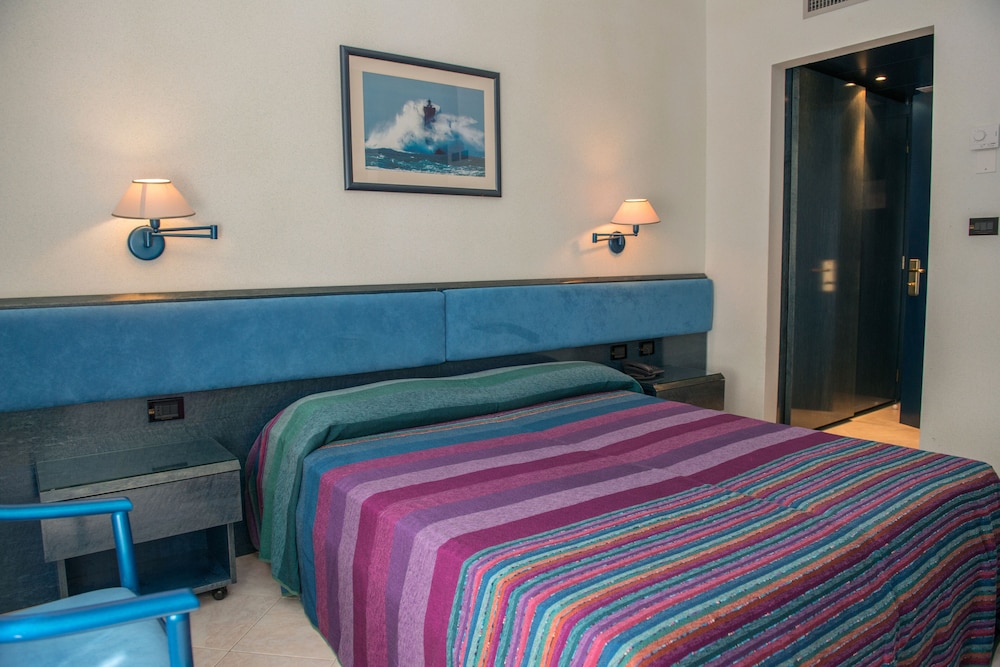 Standard Double or Twin Room photo 1