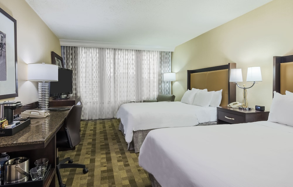Room, 2 Queen Beds (Landmark View) - Photo 2