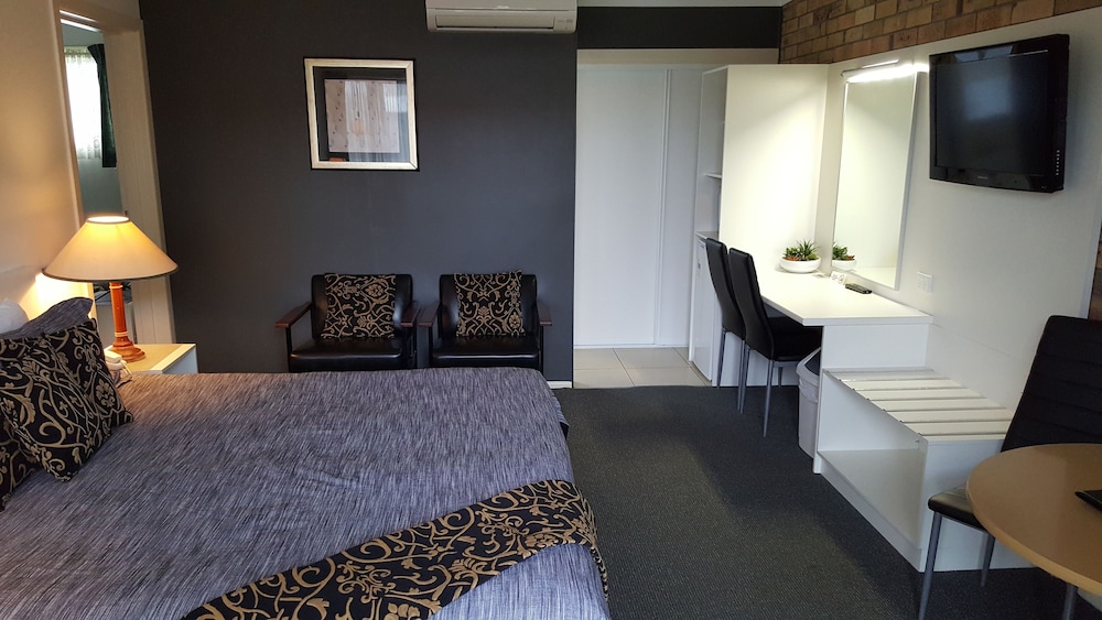 King Superior 2 Bedroom (Upstairs)