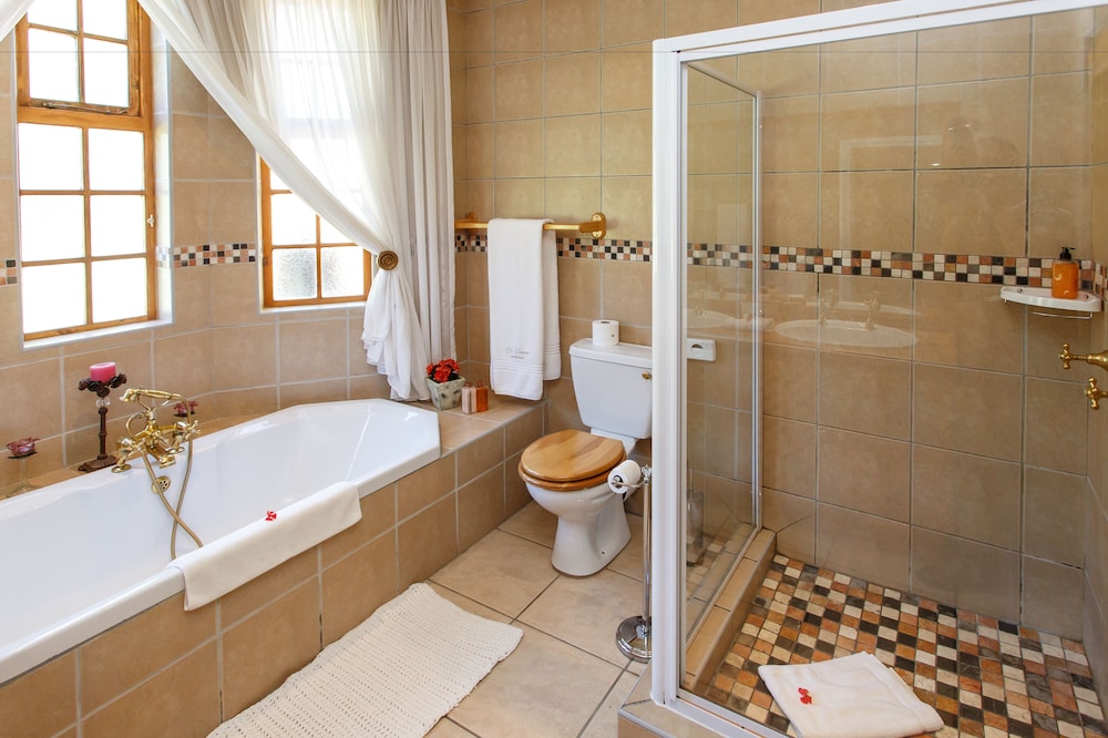Deluxe Suite - Photo 8
