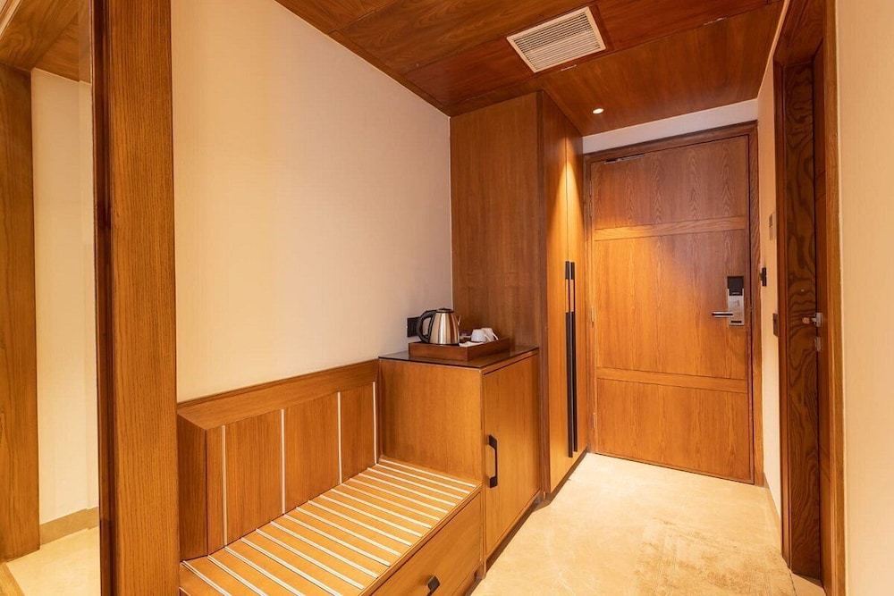 Executive Room - Photo 1