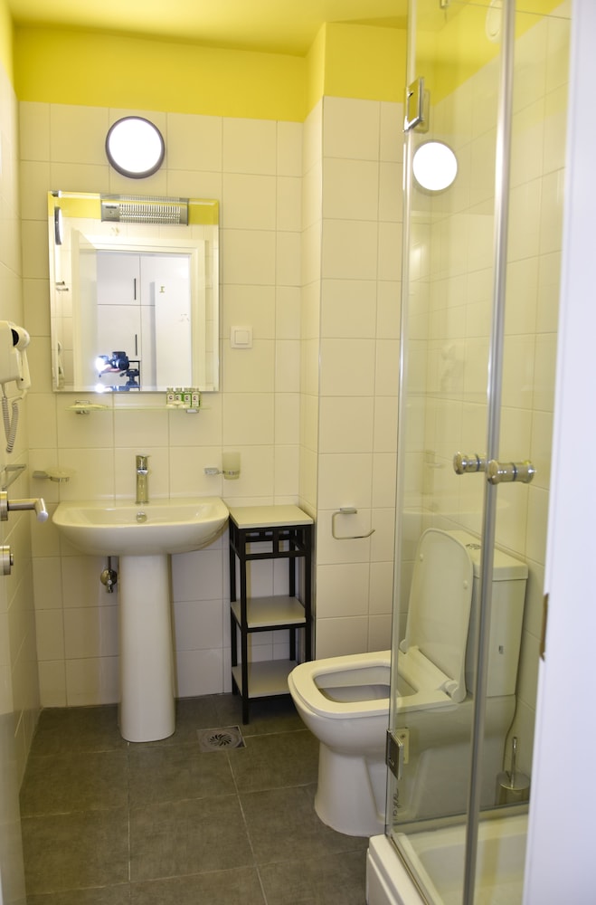 Classic Double or Twin Room - Photo 13