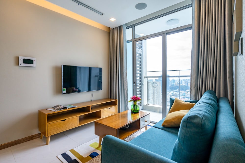 Two-Bedroom Apartment with Balcony and City View photo 2
