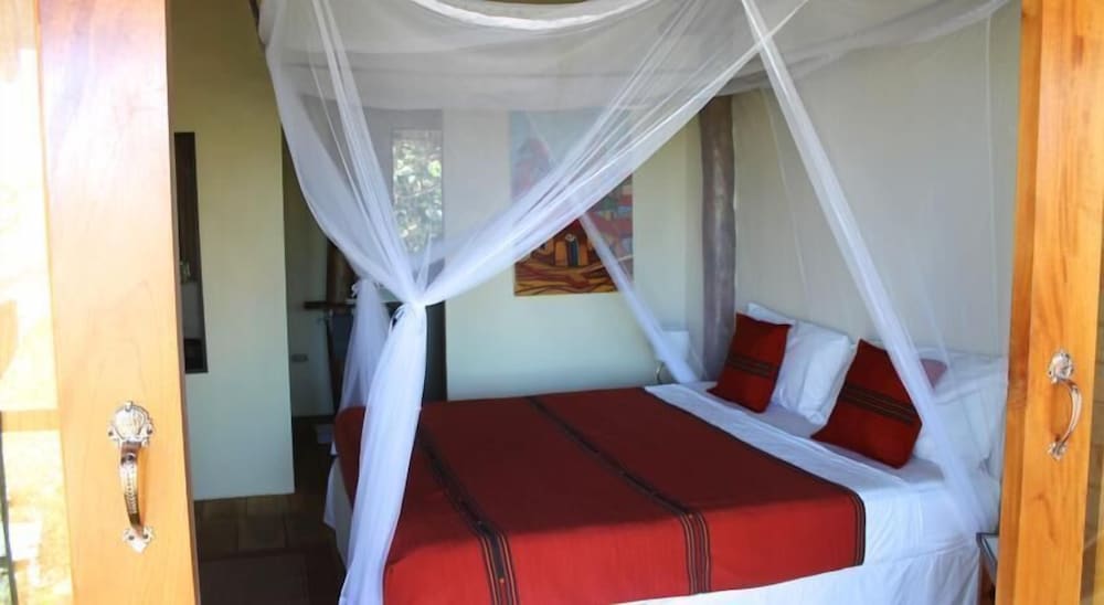 Deluxe Cabin, 1 King Bed, Balcony, Bay View photo 2