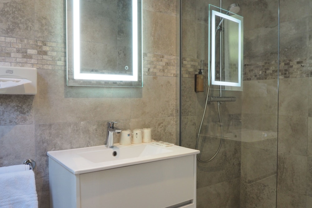 Superior Triple Room - Photo 10
