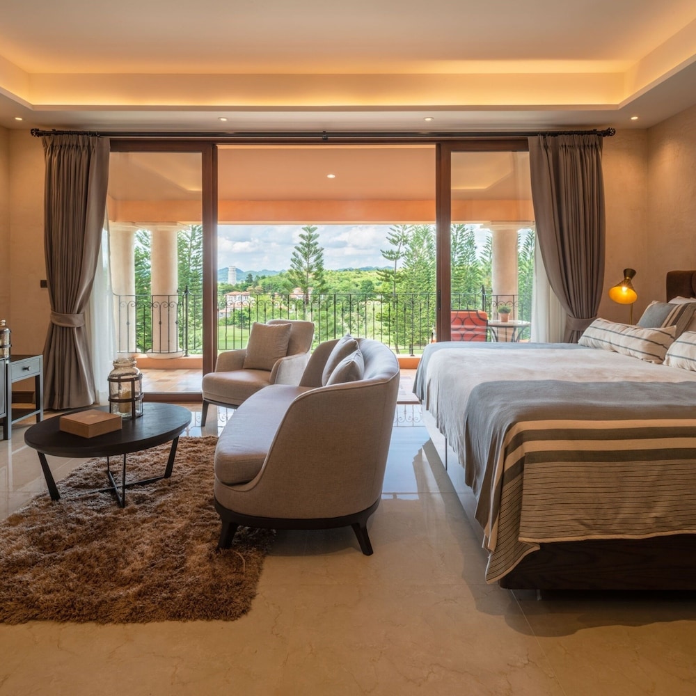 Superior Suites - Photo 3