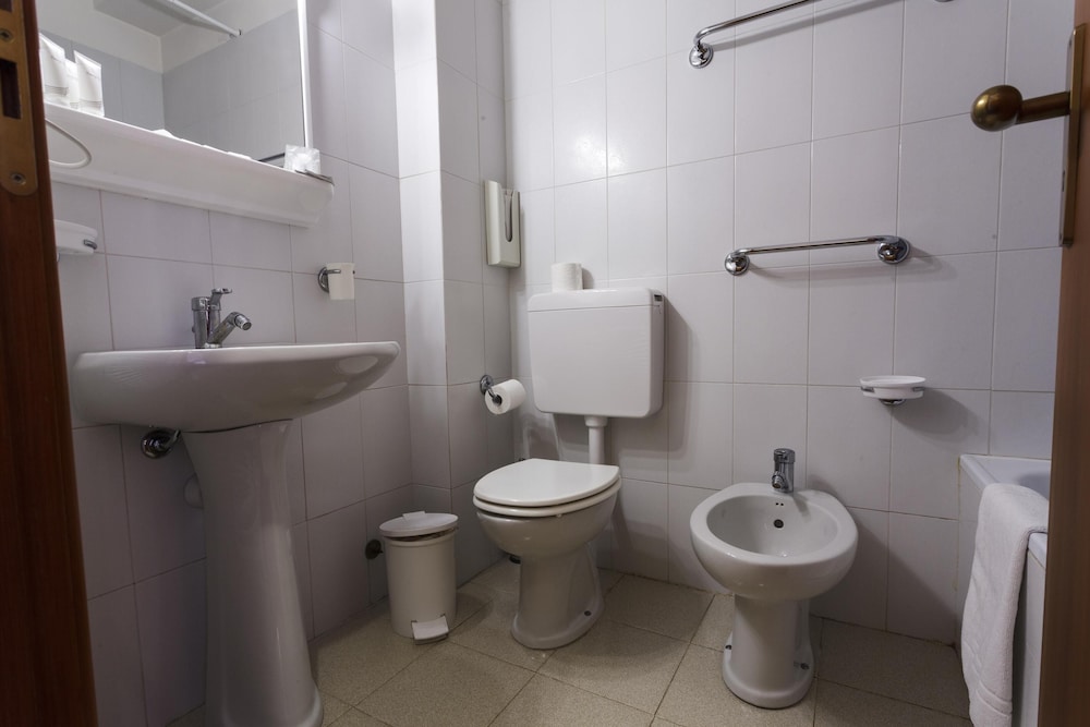 Classic Quadruple Room photo 2