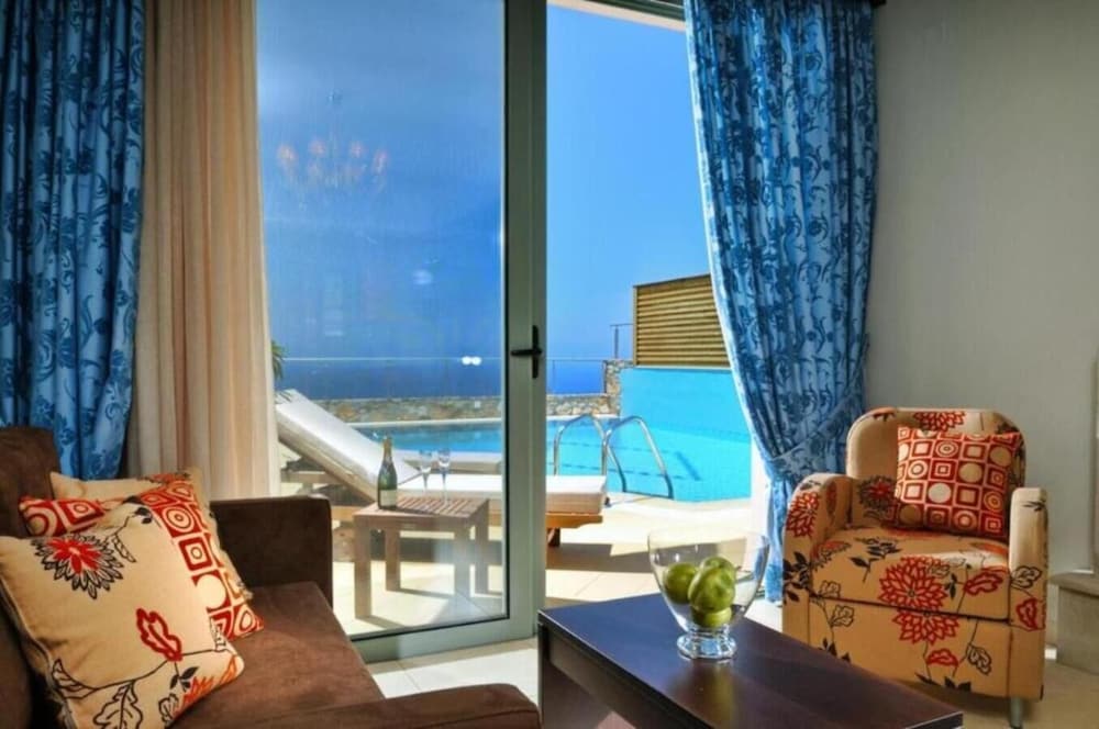 One Bedroom Villa with Private Pool and Sea View - Photo 7