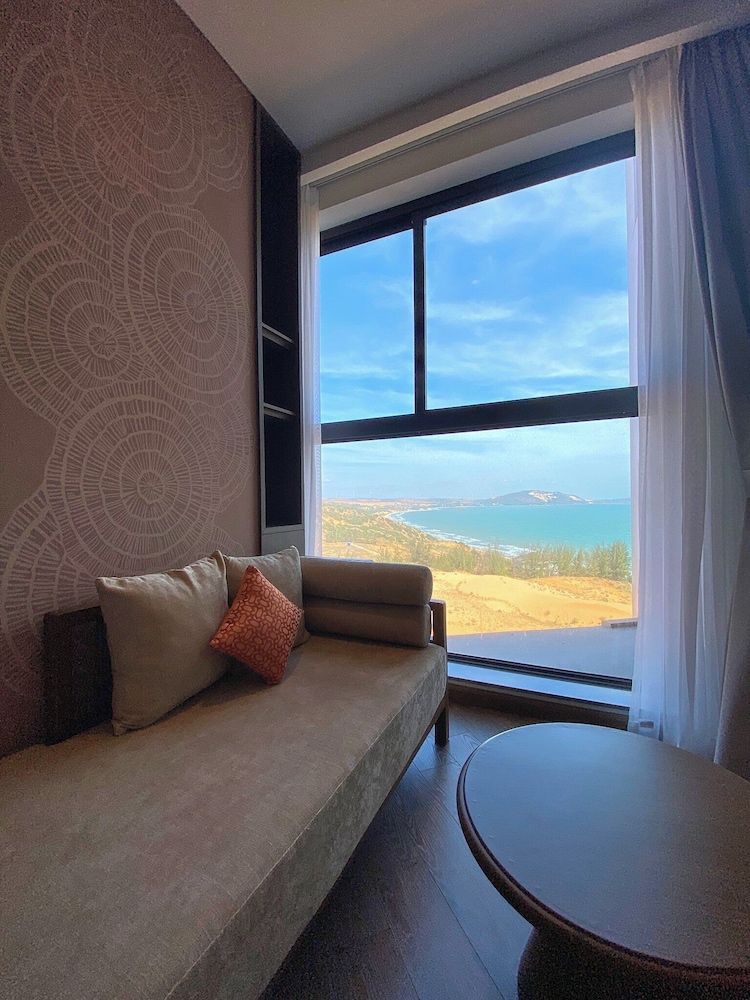 Superior Double Room, 1 Queen Bed, Garden View, Sea Facing
