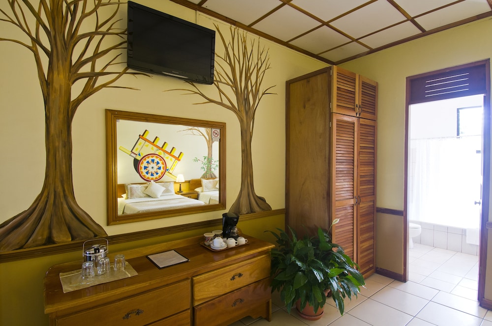 Superior Room, 2 Queen Beds - Photo 9